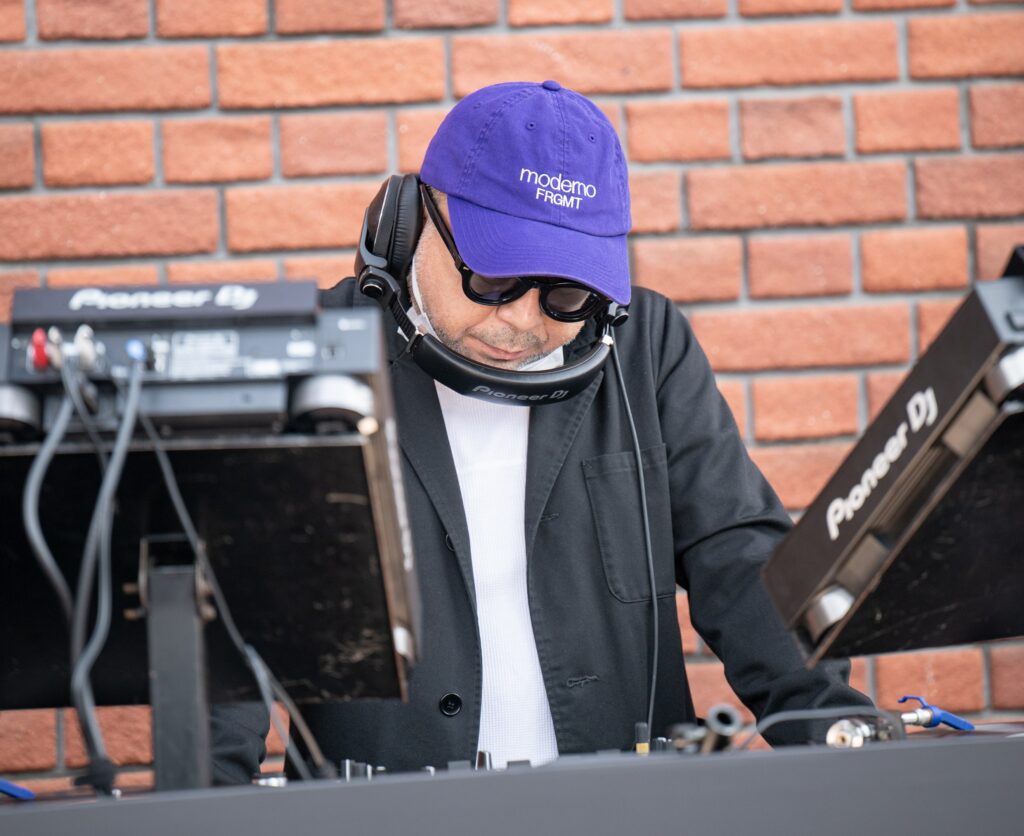 DJ／プロデューサーの須永辰緒